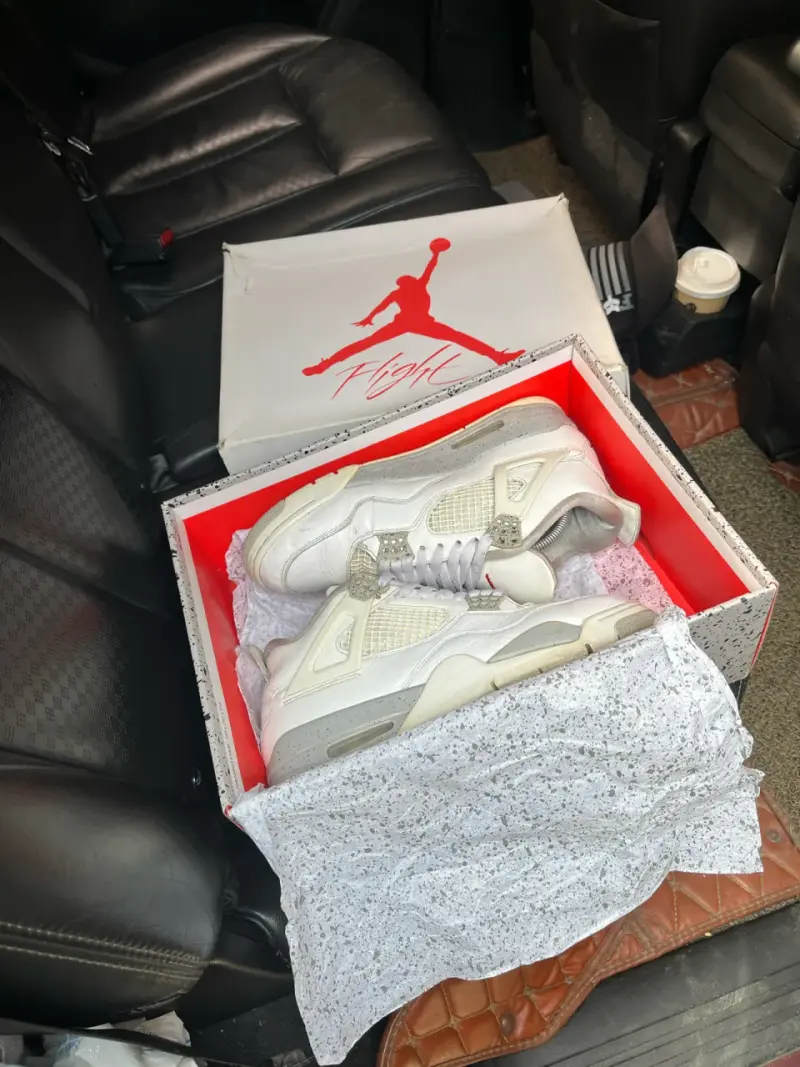 Zapatillas deportivas blancas Air Jordan Retro 4 - 5