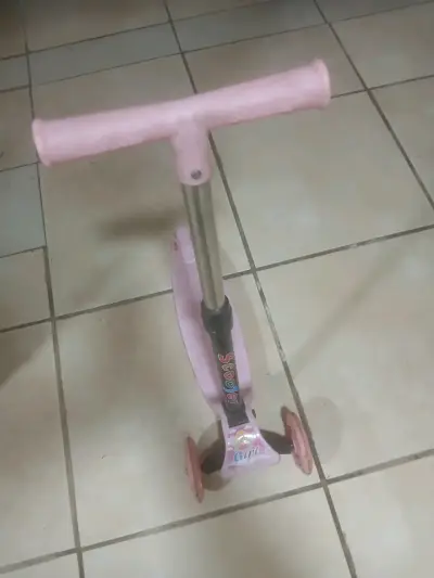 Scooter infantil rosa para niñas - miniatura 1