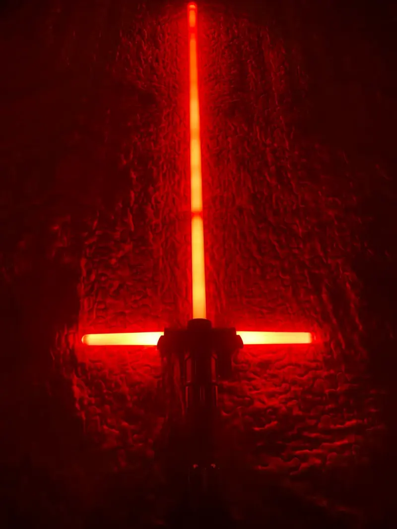 Sable de luz LED rojo estilo cruz - 3