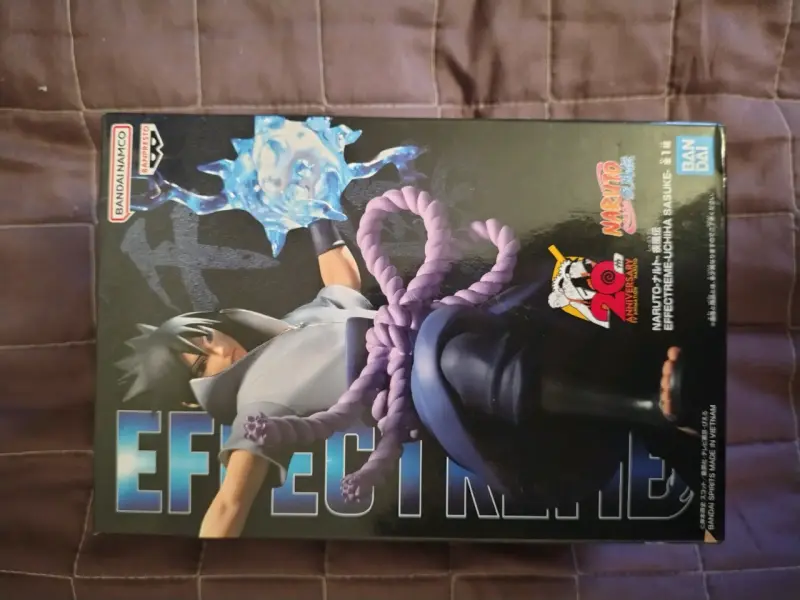 Figura de Sasuke Uchiha Naruto 20 Aniversario