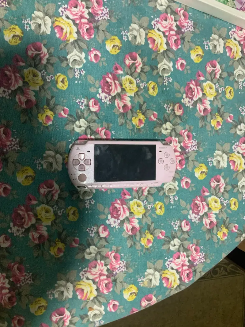 Consola portátil Sony PSP rosa en buen estado