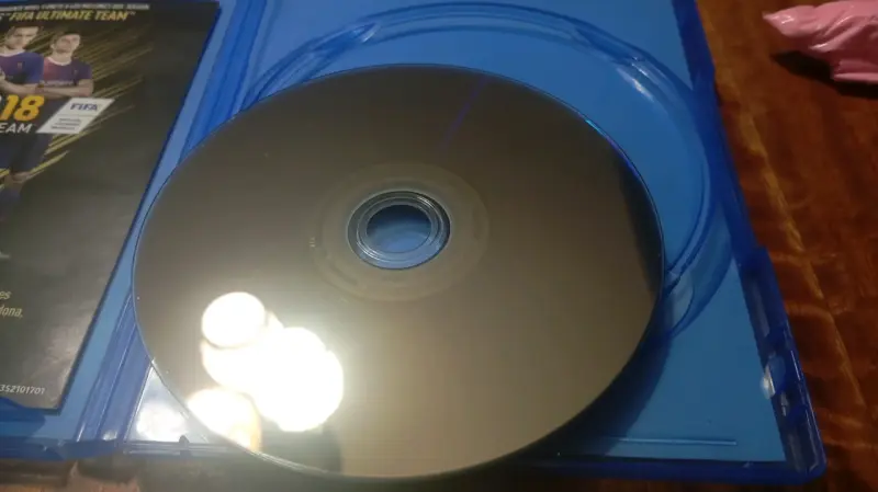 Juego FIFA 18 para PS4 en buen estado - 1