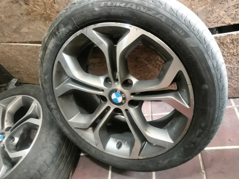 Llantas de aleación BMW con neumáticos usados - 2
