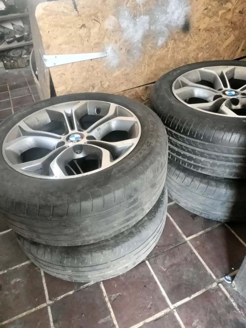 Llantas de aleación BMW con neumáticos usados - 3