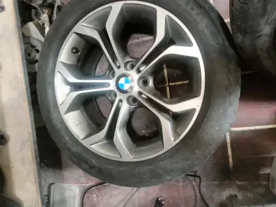 Llantas de aleación BMW con neumáticos usados - miniatura 4