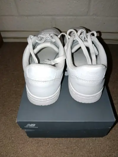 Zapatillas blancas New Balance clásicas - miniatura 2