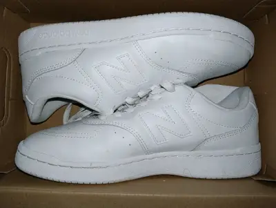 Zapatillas blancas New Balance clásicas - miniatura 3