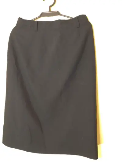 Falda negra elegante para mujer - miniatura 1