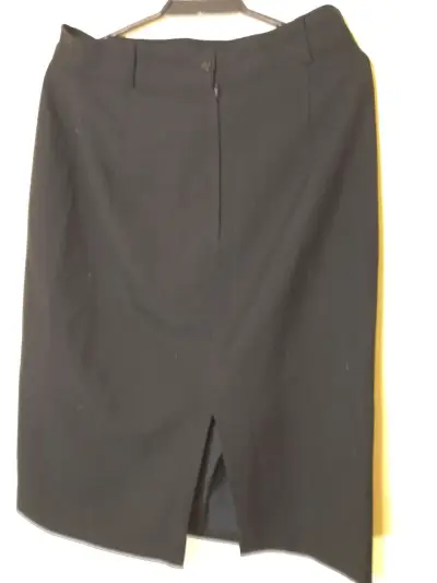 Falda negra elegante para mujer - miniatura 2