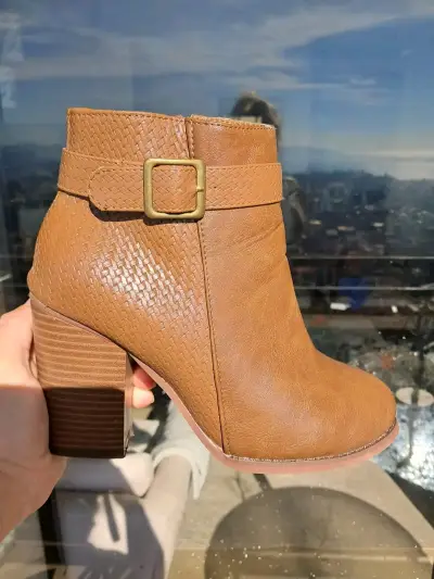 Botines café con tacón alto - miniatura 1
