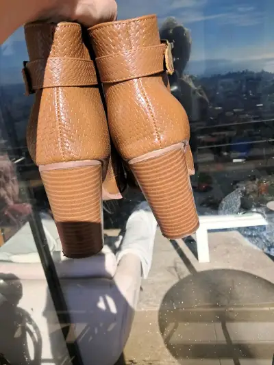 Botines café con tacón alto - miniatura 4