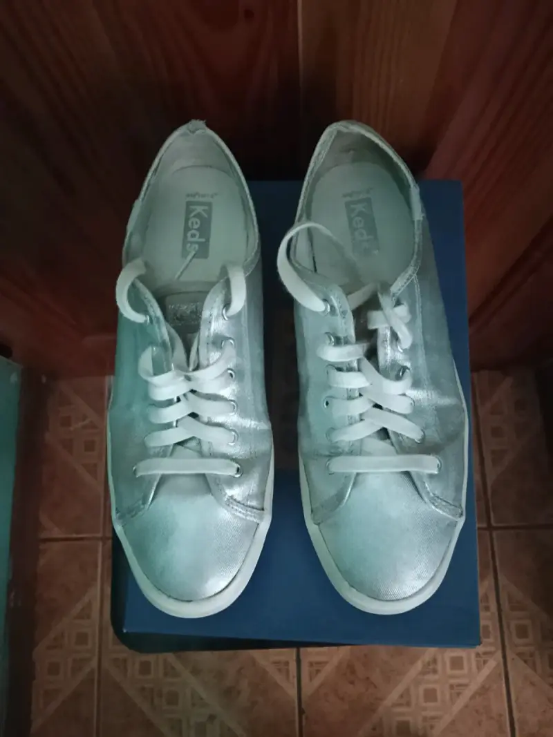 Zapatillas plateadas Keds - 2