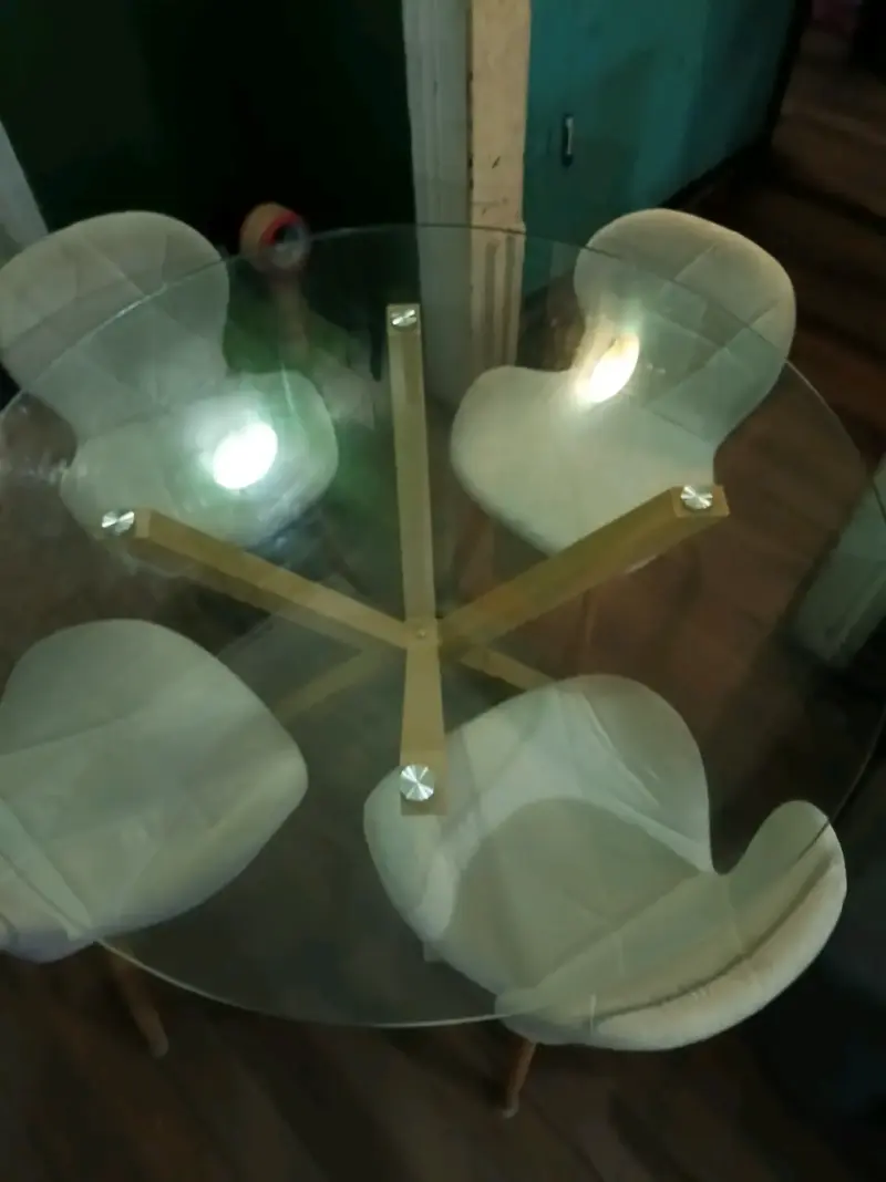Mesa de comedor redonda de vidrio con 4 sillas - 3
