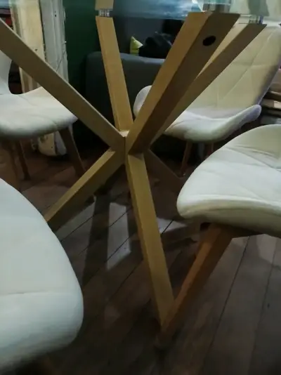 Mesa de comedor redonda de vidrio con 4  sillas - miniatura 5