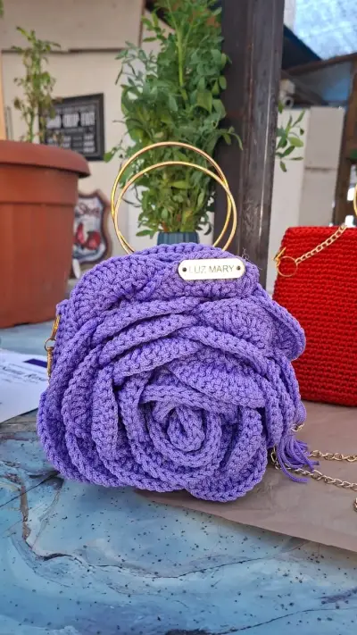Cartera tejida a mano Luz Mary color lila - miniatura 1