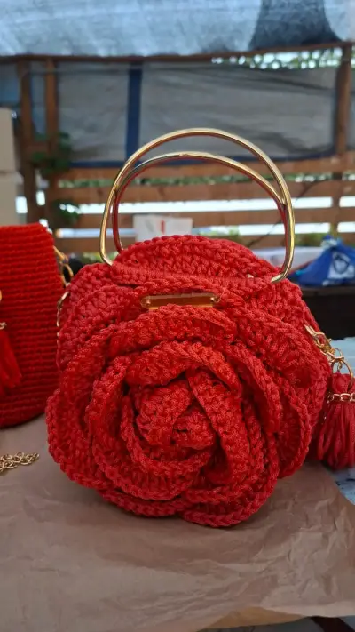 Cartera tejida a mano Luz Mary color lila - miniatura 3