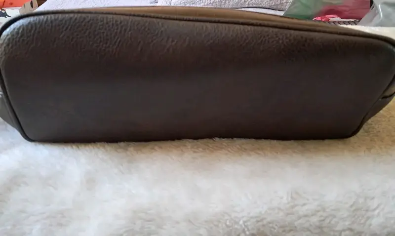Cartera café con diseño de franjas - 4