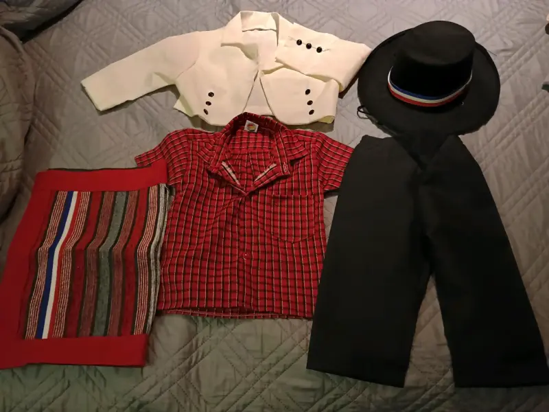 Traje de huaso talla 6 a 12 meses