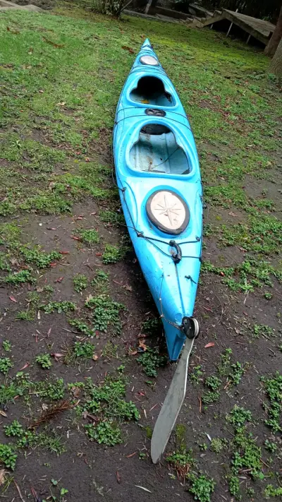 Kayak azul para aguas tranquilas - miniatura 1
