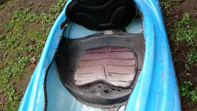 Kayak azul para aguas tranquilas - miniatura 2
