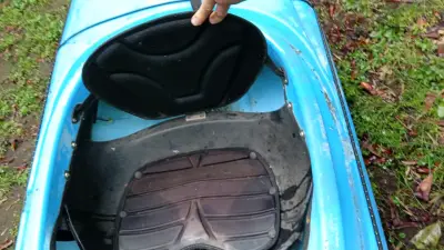 Kayak azul para aguas tranquilas - miniatura 3