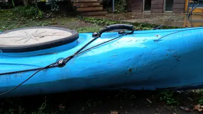 Kayak azul para aguas tranquilas - miniatura 4