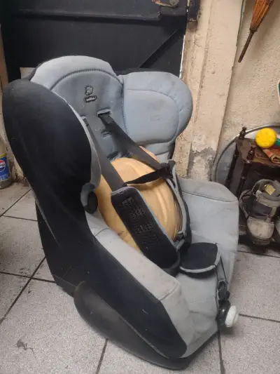 Silla de auto para bebé con arnés ajustable - miniatura 2