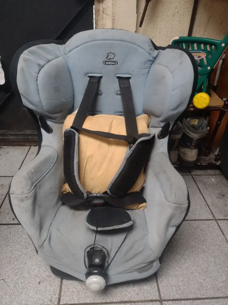 Silla de auto para bebé con arnés ajustable - 5