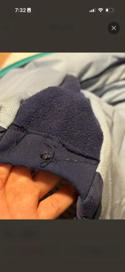 Chaqueta Deportiva Acolchada Azul Marino Con Capuc - miniatura 4