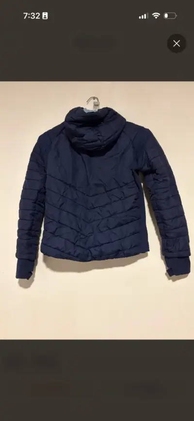 Chaqueta Deportiva Acolchada Azul Marino Con Capuc - miniatura 6