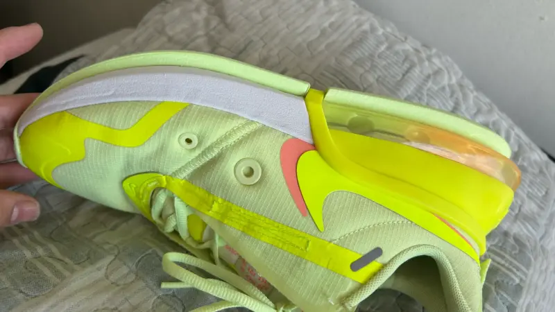 Zapatillas Nike Air Max Up in Volt and Atomic Pink - 2