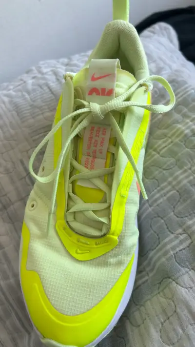 Zapatillas Nike Air Max Up in Volt and Atomic Pink - miniatura 3