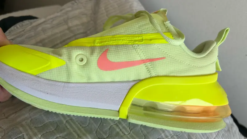 Zapatillas Nike Air Max Up in Volt and Atomic Pink - 4