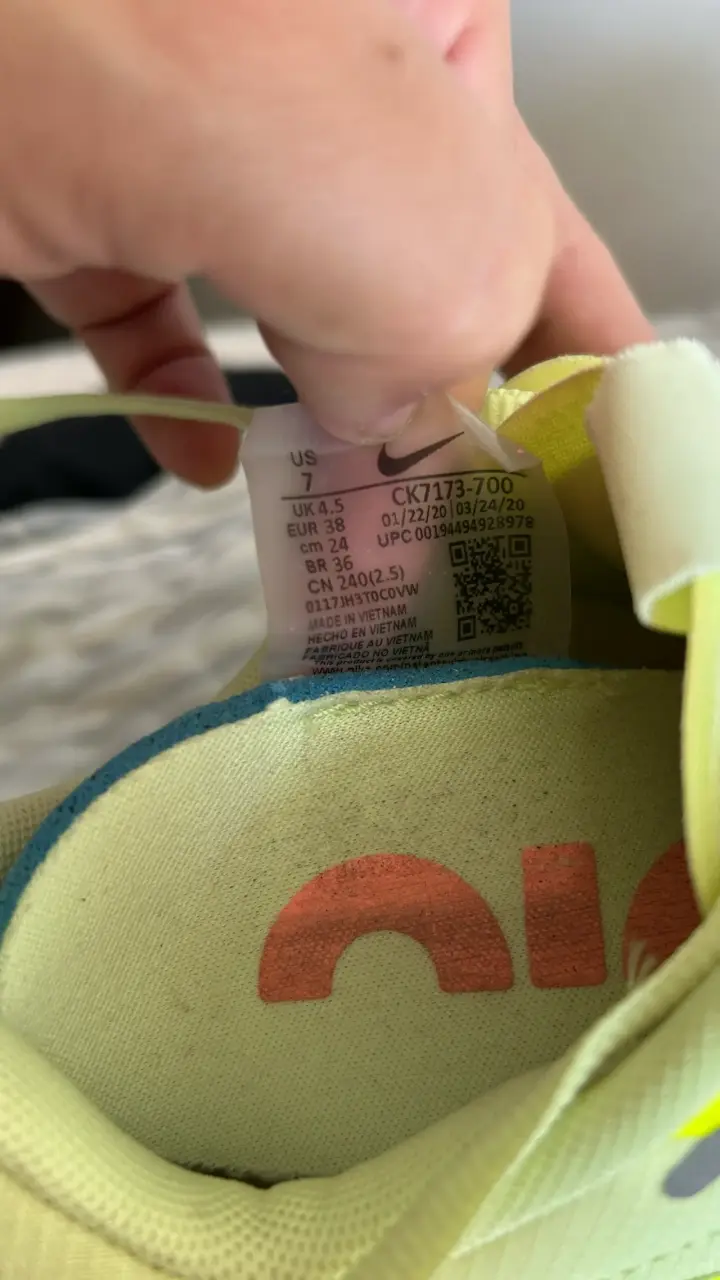 Zapatillas Nike Air Max Up in Volt and Atomic Pink - 5