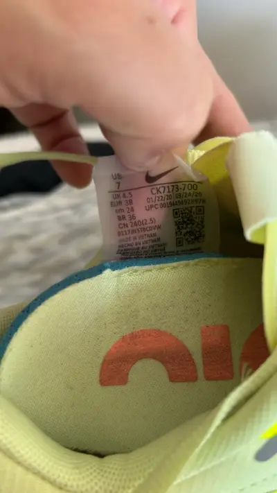 Zapatillas Nike Air Max Up in Volt and Atomic Pink - miniatura 5