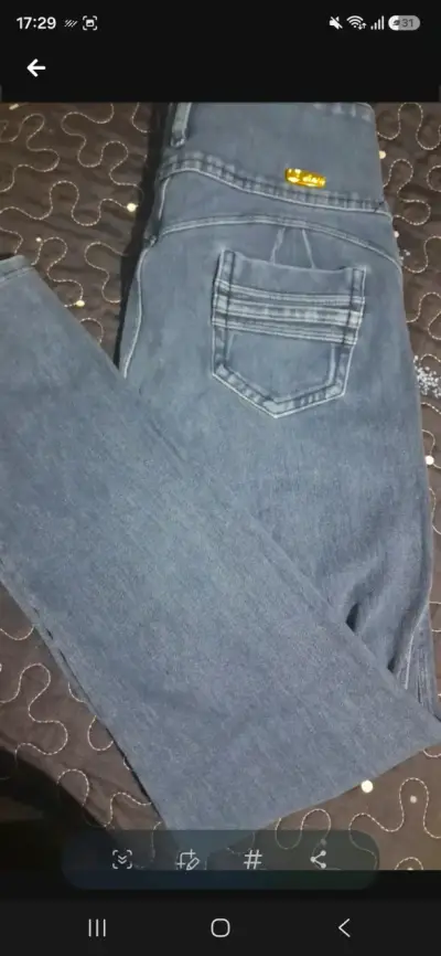 Jeans azul para mujer con botones decorativos - miniatura 2