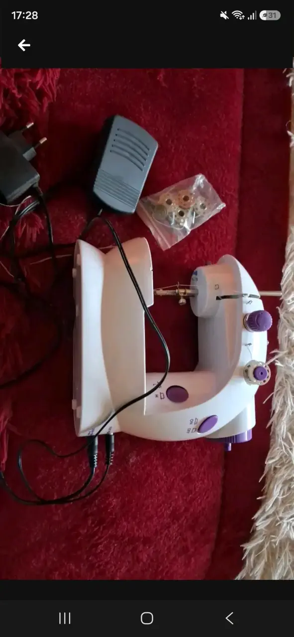Máquina de Coser Portátil Compacta