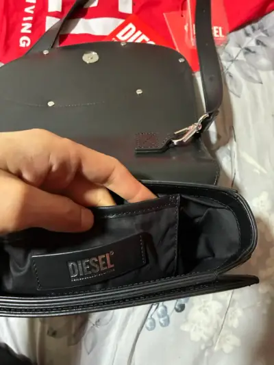 Cartera de cuero negra Diesel con logo - miniatura 2