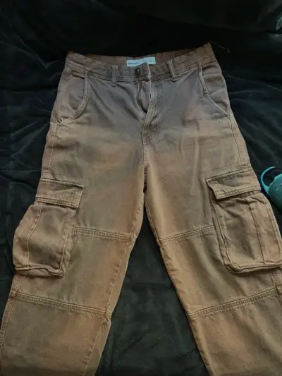 Pantalones cargo marrones Bershka para hombre - miniatura 1