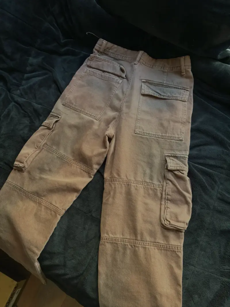 Pantalones cargo marrones Bershka para hombre - 3
