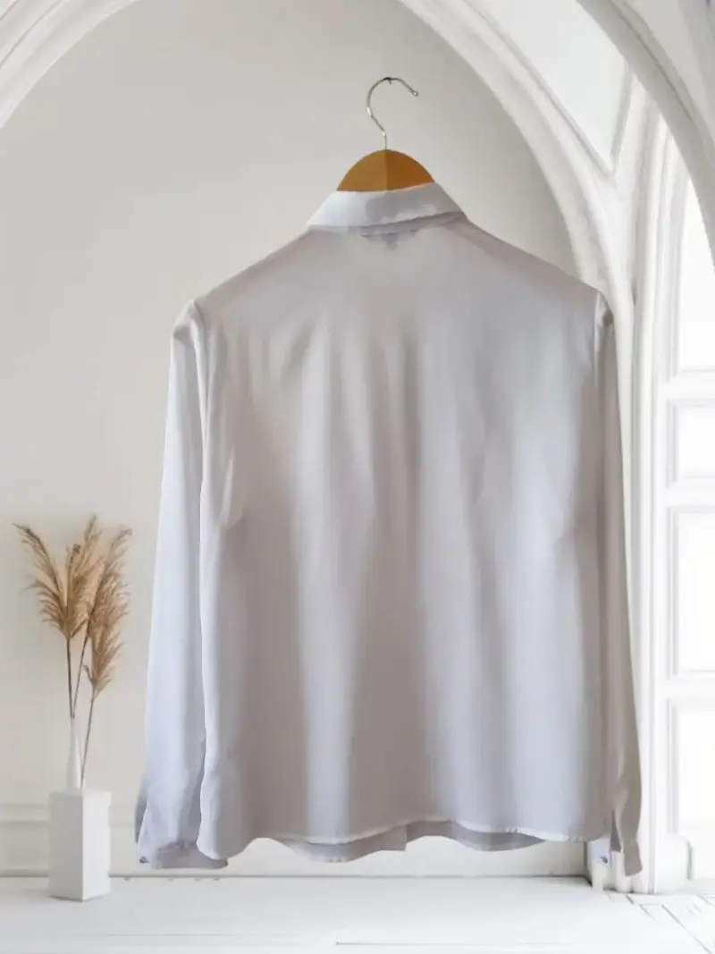 Blusa IO blanca con tachas en bolsillos talla 38 - 3