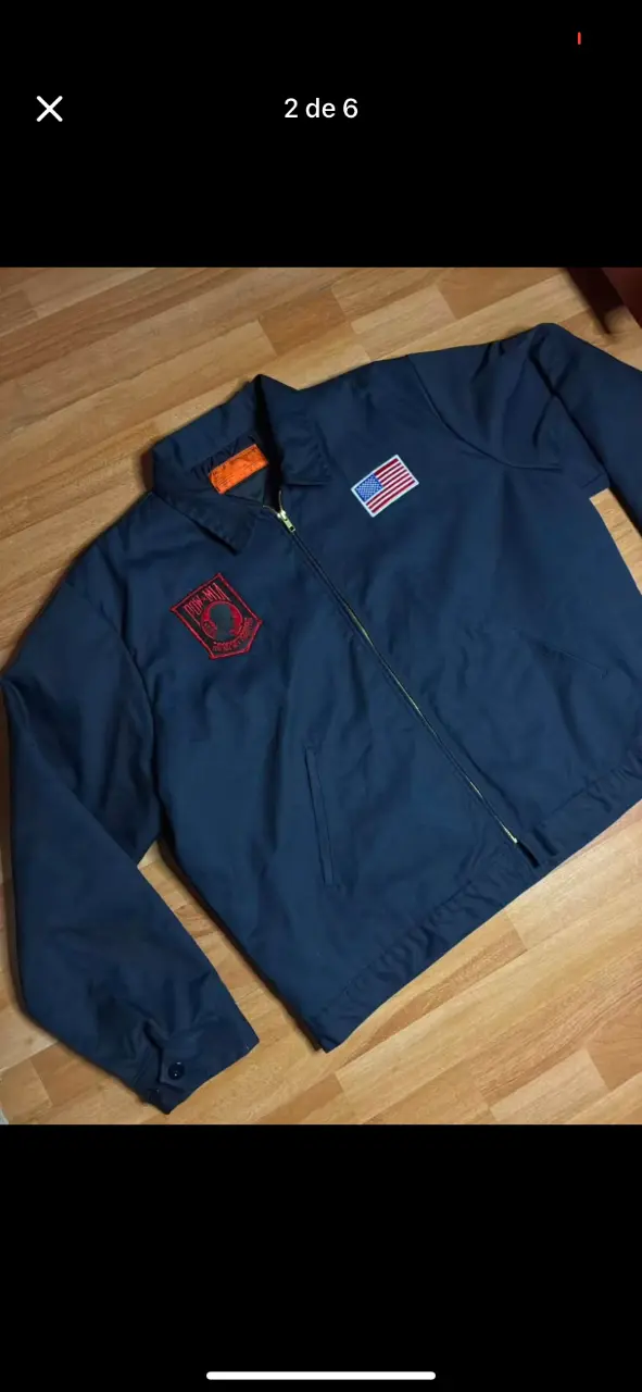 Chaqueta azul con parches estilo militar - 1