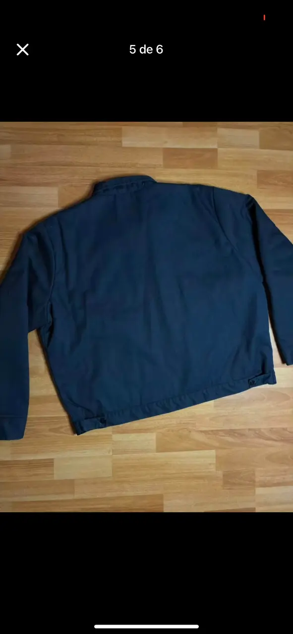 Chaqueta azul con parches estilo militar - 4