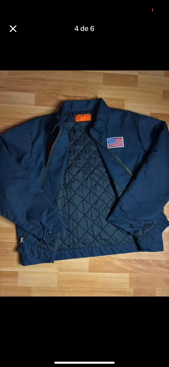 Chaqueta azul con parches estilo militar - 5
