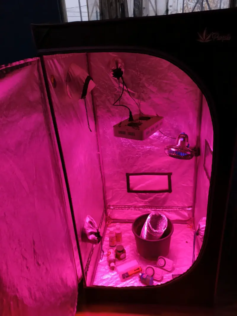 Carpa de Cultivo Interior con Luz LED - 4