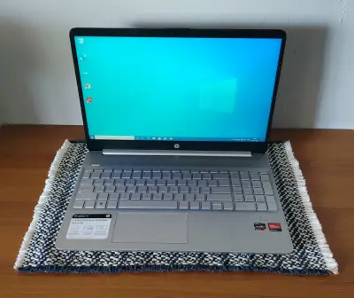 Vendo Computadora HP 15-ef2516la – Excelente estad - miniatura 3