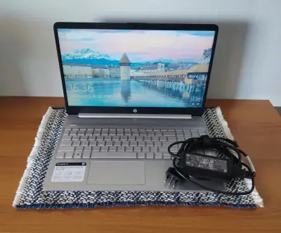 Vendo Computadora HP 15-ef2516la – Excelente estad - miniatura 4