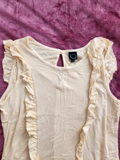 Polera sin mangas amarillo claro con volantes - miniatura 2