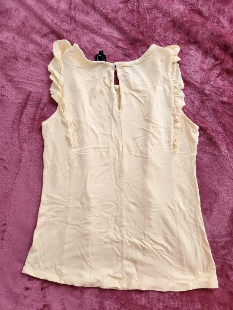 Polera sin mangas amarillo claro con volantes - 4