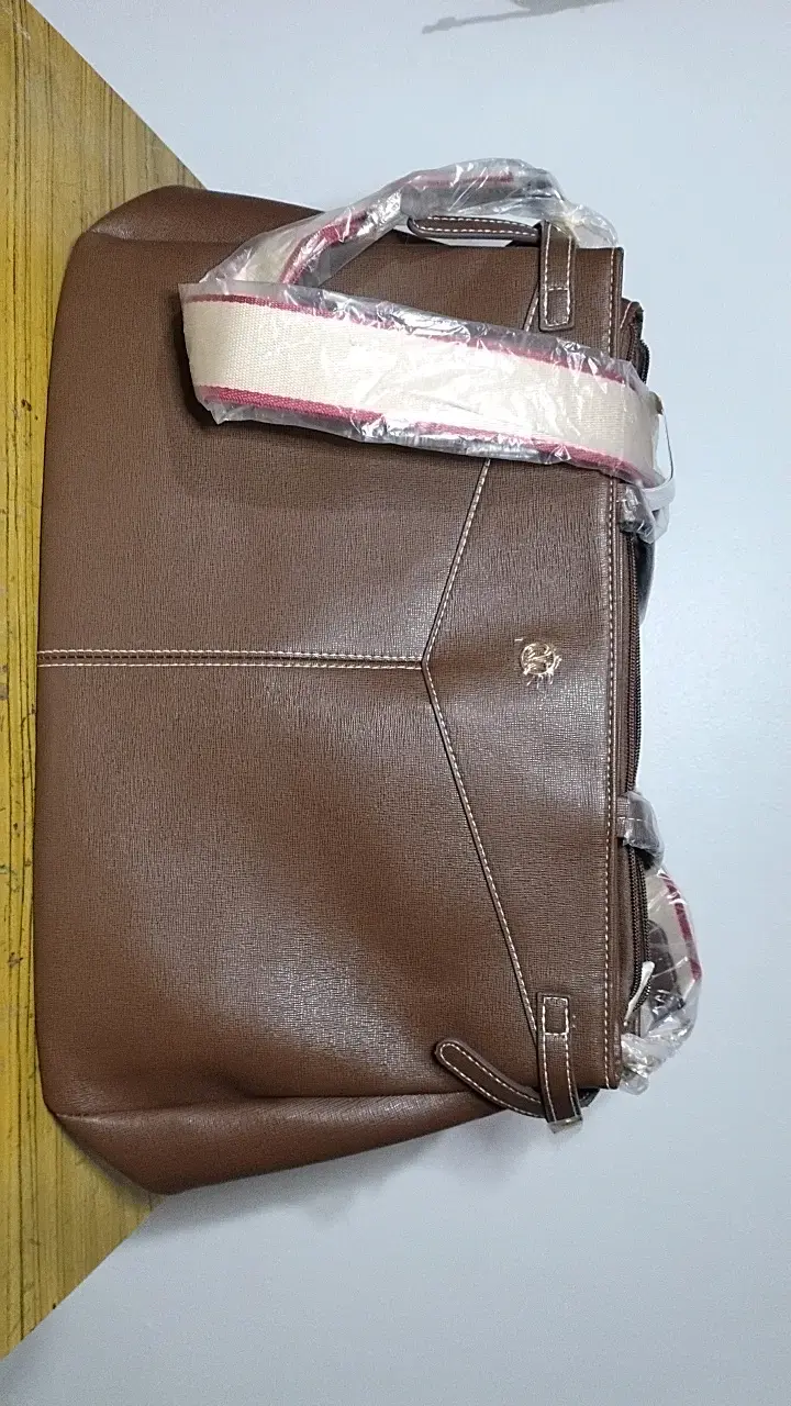 Bolso de mano marrón con correas ajustables - 1